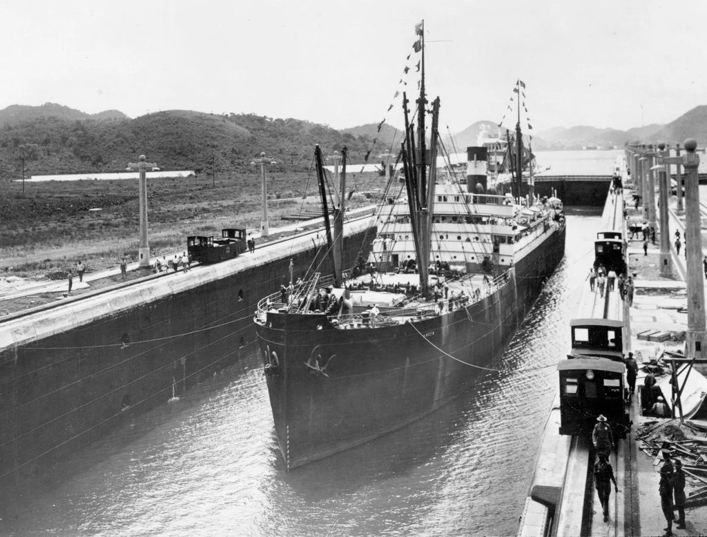 ship in the panama canal