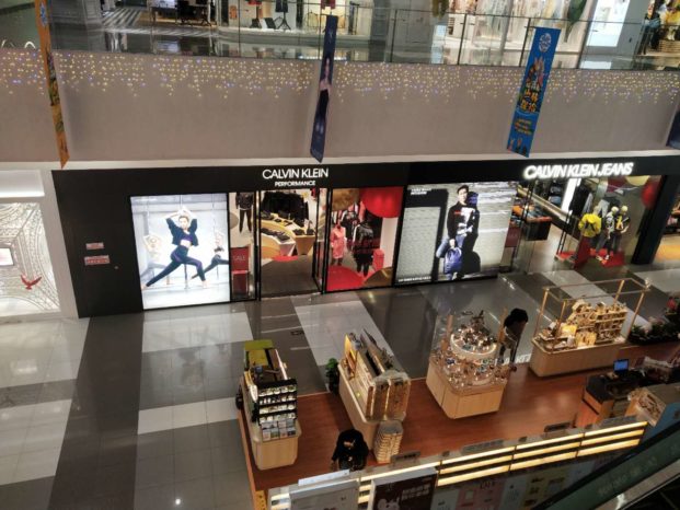 coronavirus and distance learning: empty mall in china