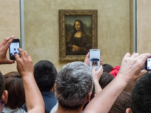 Are Phones and Social Media a Distraction in Museums and Galleries?