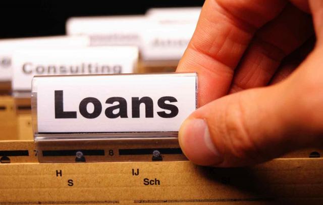 CALCULATE: IMPACT OF CREDIT SCORE ON LOANS (Spanish)